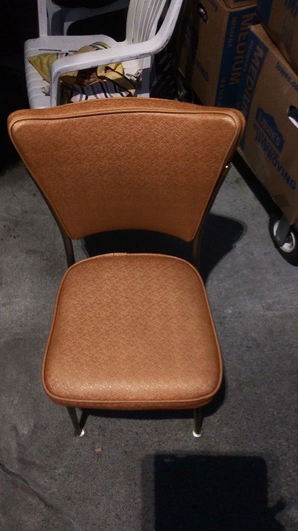 I HAVE 4 VINTAGE 1960 DINING CHAIRS, THEY ARE READY TO ADD TO YOUR HOME WITH NO WORK NEEDED TO RESTORE. PLEASE READ DESCRIPTION, Thank You🌹