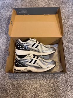 New Balance 9060 Men Size 8