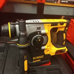DEWALT 20V PERFORM PROTECT 1" (26mm) SDS BRUSHLESS HAMMER (TOOL ONLY)