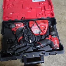 Milwaukee M12 Drill Set 