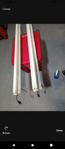 2 Piece 4ft Light Fixture & 4 Florescent Bulbs Included