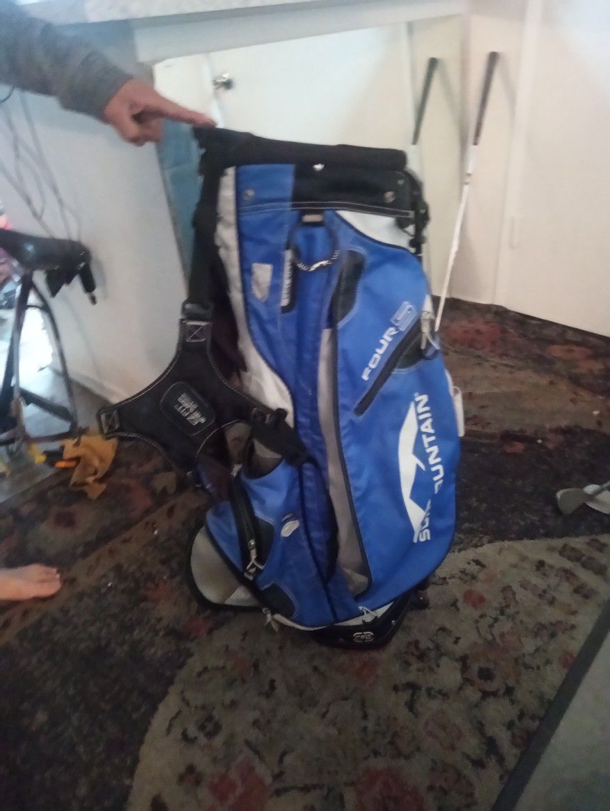 A Club Bag Golfing Club Bag For