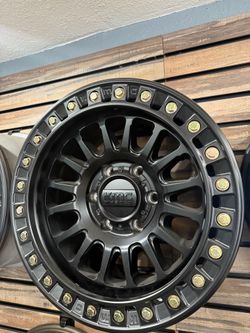 PAQUETES DE RINES Y LLANTAS 🔥 💪 ¡TAMBIÉN LEVANTAMOS TROCAS! 🚙🔥  ✅ TODAS LAS MEDIDAS DISPONIBLES: • 31” • 32” • 33” • 34” • 35” • 37” • 38” • 40”  