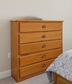 5-Drawer Pine Wood Dresser