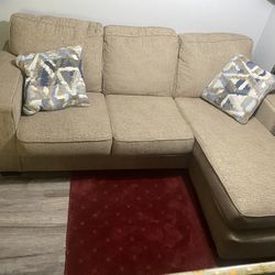 Living room Couch & 2 end Tables With Lamps Coffe Table As Well