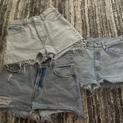 Levi’s / shorts