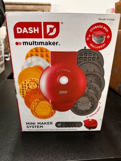 Christmas edition dash waffle maker