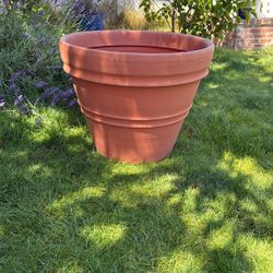 HUGE HEAVY DUTY (industrial grade) PLANTER/POT