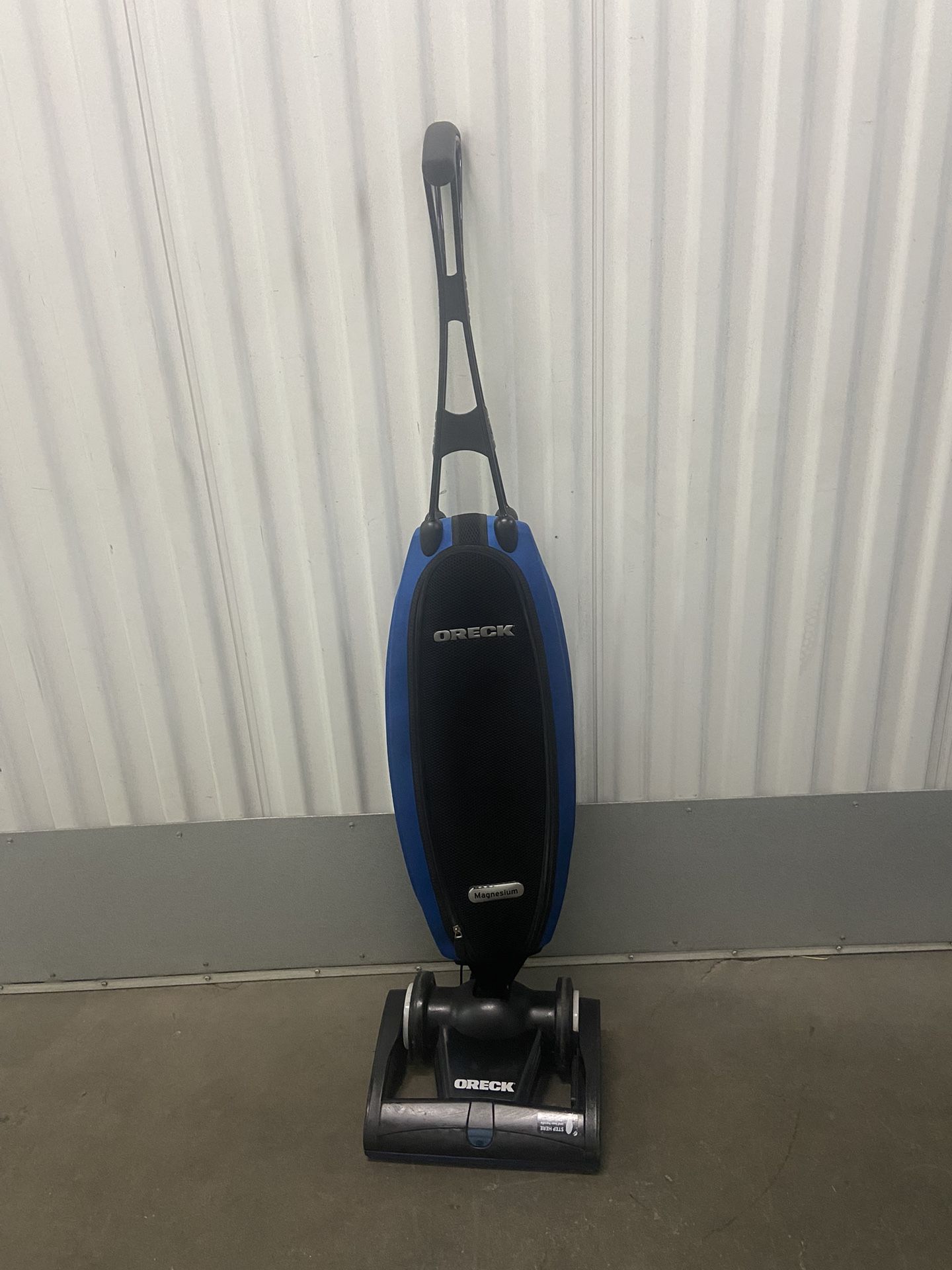Oreck LW100 Magnesium Bagged Upright Vacuum Cleaner
