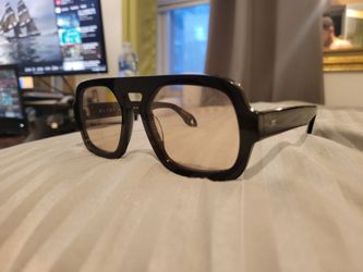 Elisa Johnson Eye glasses