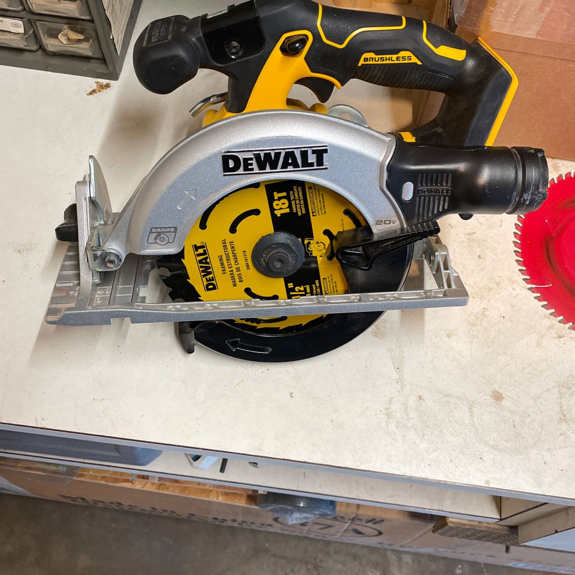 Dewalt 6-1/2 Brushless Circular Saw 20v