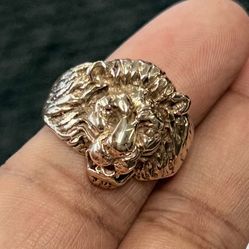10kt YG Mens Pinky Lion Head Ring 5.4grams Size 7.5