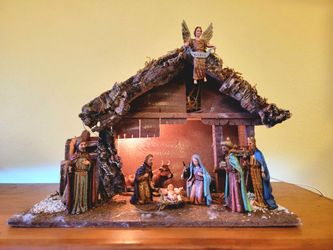 Vintage 9-Pc Lighted Classic Nativity Set - Made in Italy - Excellent Condition
