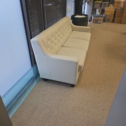 Modern Tufted Sofa – Great Condition