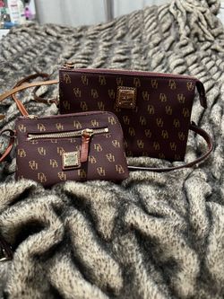Dooney & Bourke Crossbody Set 💖