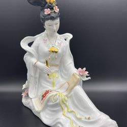 Vintage Chinese Porcelain Statue Figurine Lady w Flowers Hand Painted