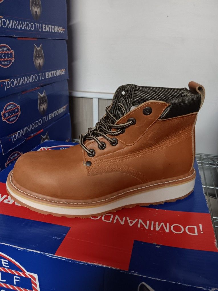 Work Boots//Botas de Trabajo