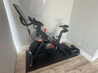 Peloton Indoor Exercise Bike with Screen