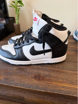 Black and white Nike dunk