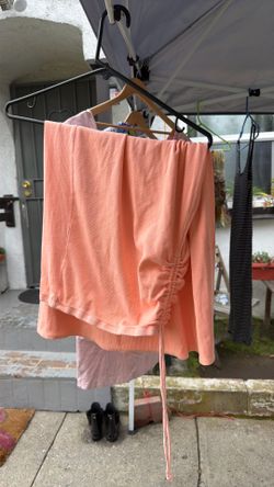 Vestidos uso normal 24 piezas SML. $1 cada uno o $15 por todos uso normal buenas condiciones