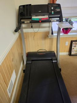 Gold's Gym Advantage Treadmill