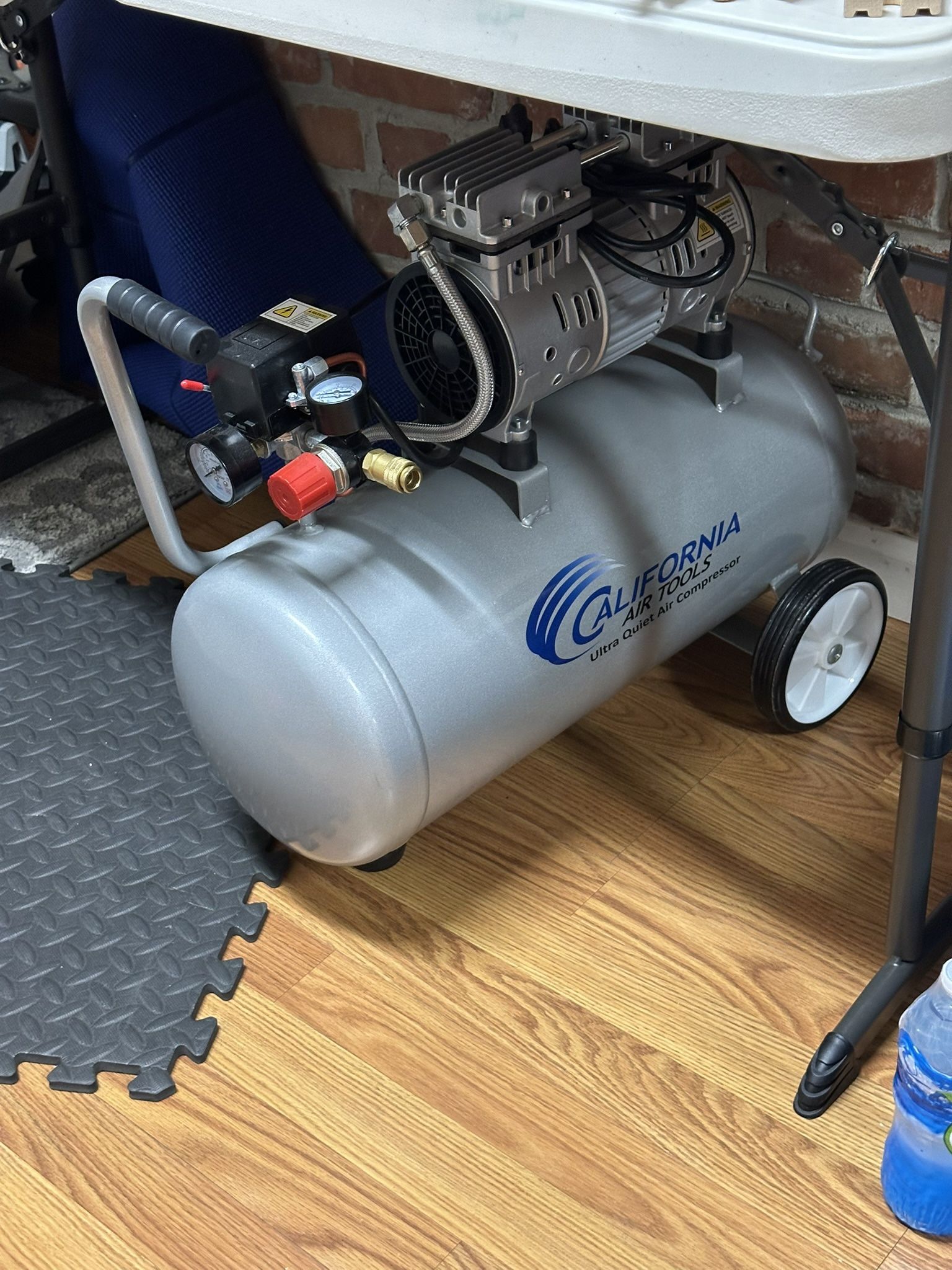 8 Gallon Air Compressor 