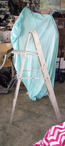 Used Aluminum 5ft Ladder 