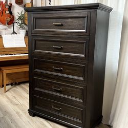 Mendocino Tall Chest / Dresser