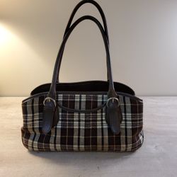 Nice  Purse That Will Last A long Time  .     Size  .  17"×  14" .