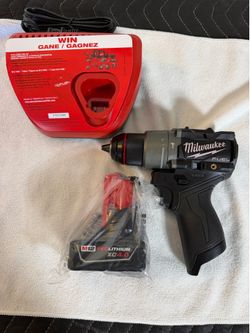 Milwaukee M12 FUEL 12V Lithium-Ion Brushless Cordless 1/2 in. Hammer Drill,4.0 Battery & Charger