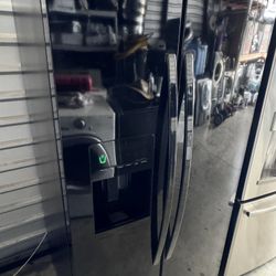 Black Smooth Color Kenmore Refrigerator Side By Side 