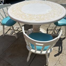 Cute Dining Table Or Breakfast Table And Chairs