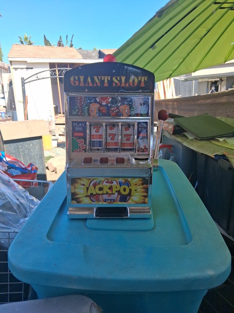 Real Slot Machine With Coin Bank & Lights Up When Winnings Are Ejected