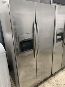 Frigidaire side by side in stainless steel