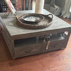 Savena Gray Cocktail table