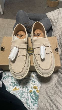 Men’s 8 Woman’s 9 Adrian Mono Dr.marten’s