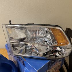 2013-2018 dodge ram 1500 headlight 
