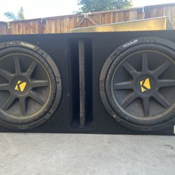 2 Kicker Comp Subwoofer with Amp 1500 Wats