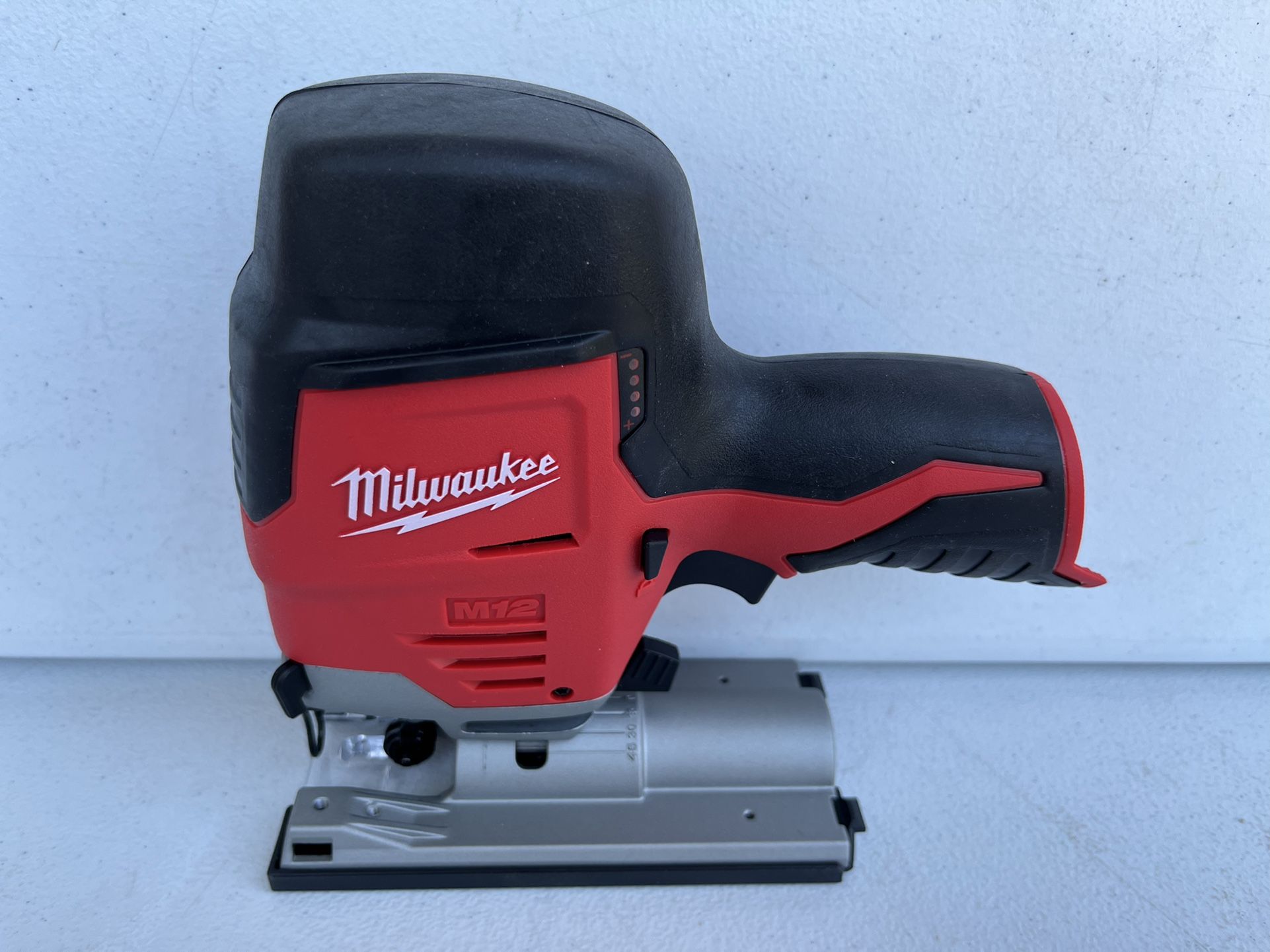 Milwaukee M12 12-Volt Lithium-Ion Cordless Jig Saw (Tool-Only)