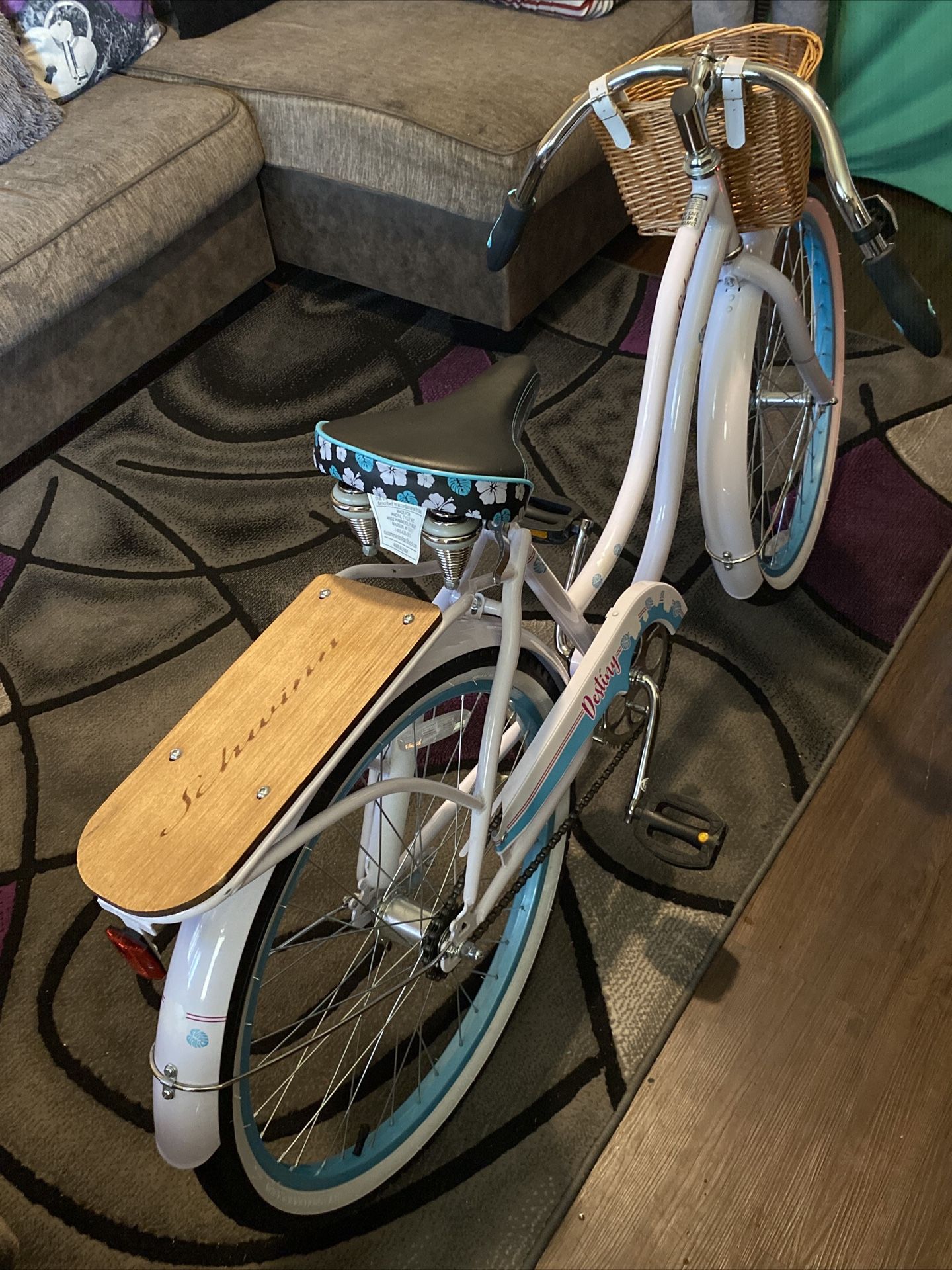 Schwinn 24 Womens Beach Cruiser Bike Vintage Style with Wiscker