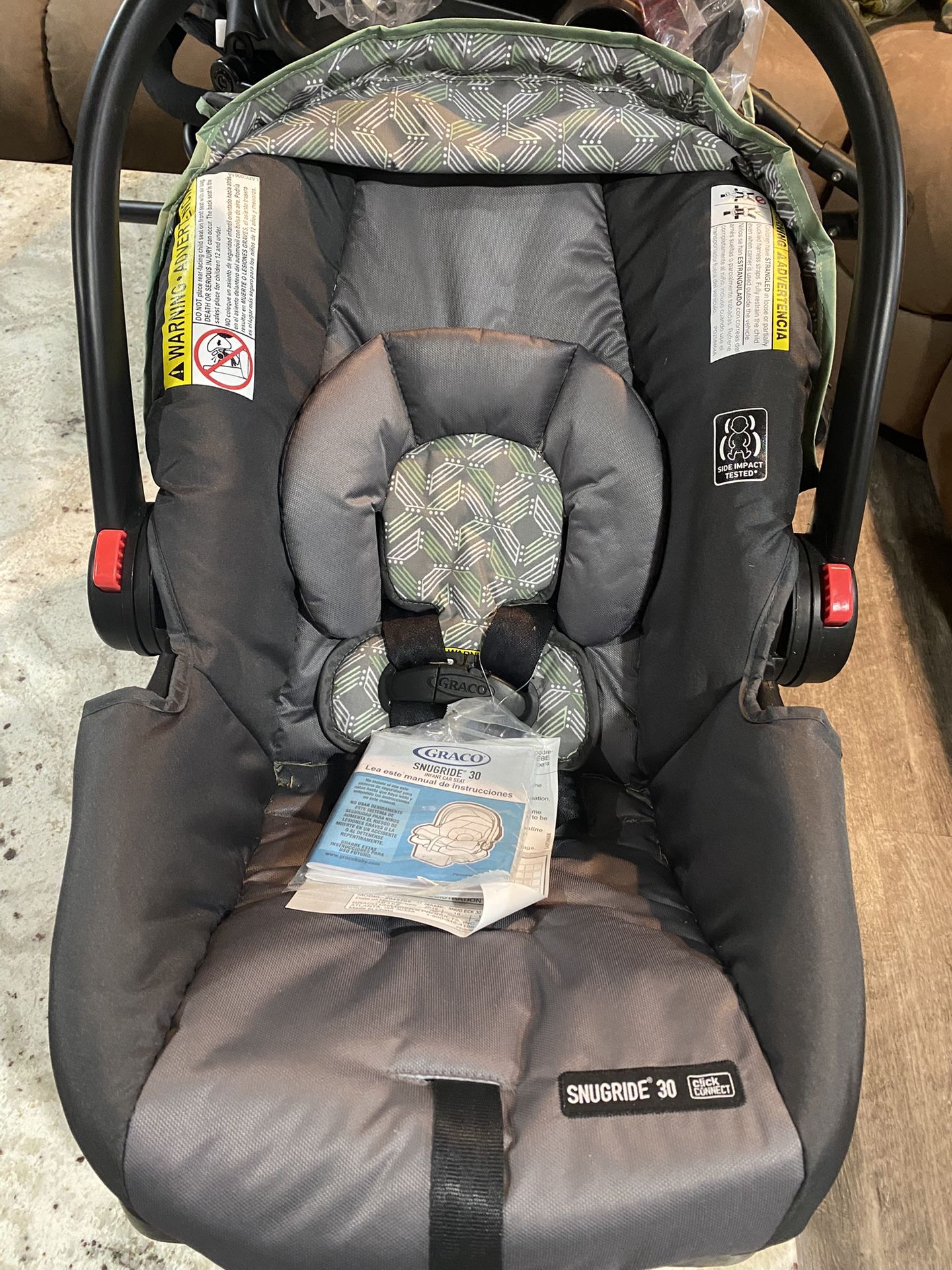 Brand New Graco Snugride 30 Infant Car Seat / Stroller combo