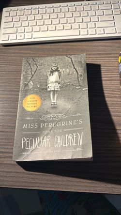 Miss Peregrine's Home for Peculiar Children Paperback