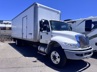 26ft 2015 International DURAL STAR 4300 Cummings 6.7L Diesel with Lift gate (3500 llbs Class b )
