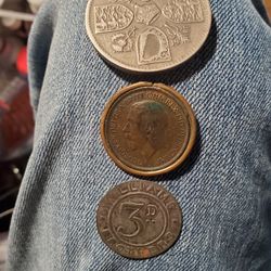 DC. L2SX230 3LOT OF EARLIER BRITISH COINS 