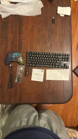 RedDragon Dharma Pro TKL Gaming Keyboard + Xbox Wired Controller