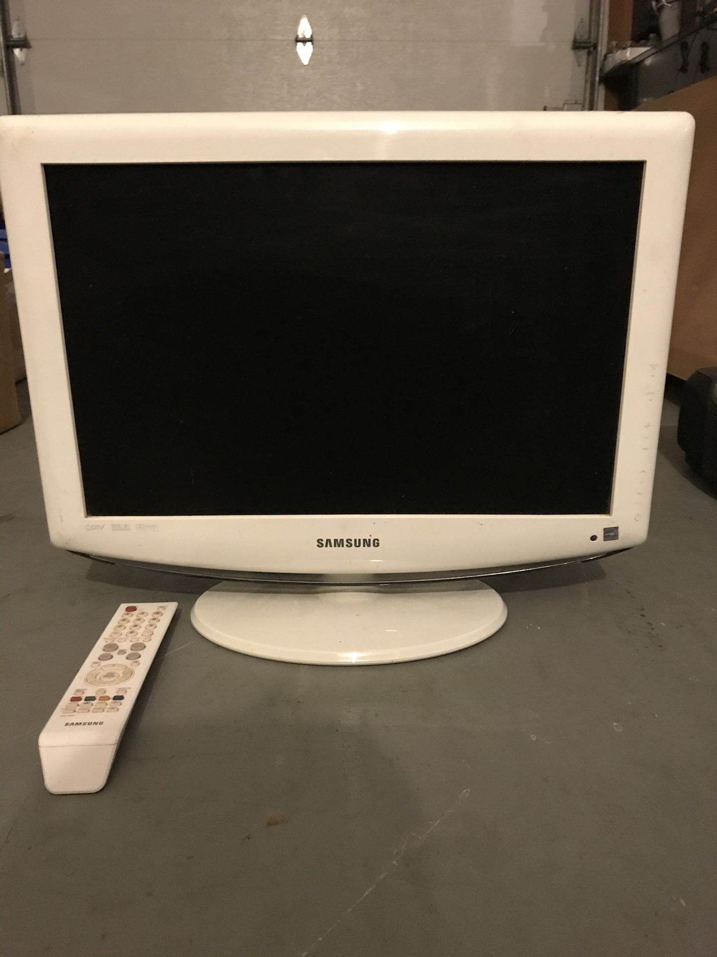 Samsung 19" LCD HDMI HDTV LN-T1954H