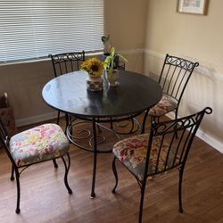 Table With 4 Chairs 