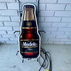 Modelo Beer Sign Lights Up