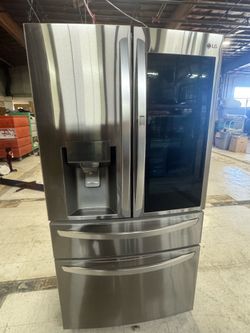 Refrigerator LG 30 cu. ft. Smart InstaView Door-in-Door Refrigerator with Craft Ice.