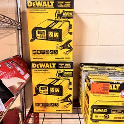 DEWALT 1000-Watt Portable Car Power Inverter with Triple USB Ports